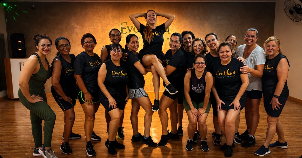 Turma de alunas do Evolua Studio reunidas, comunidade EvoLua